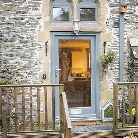 2 The Chapel * Staveley